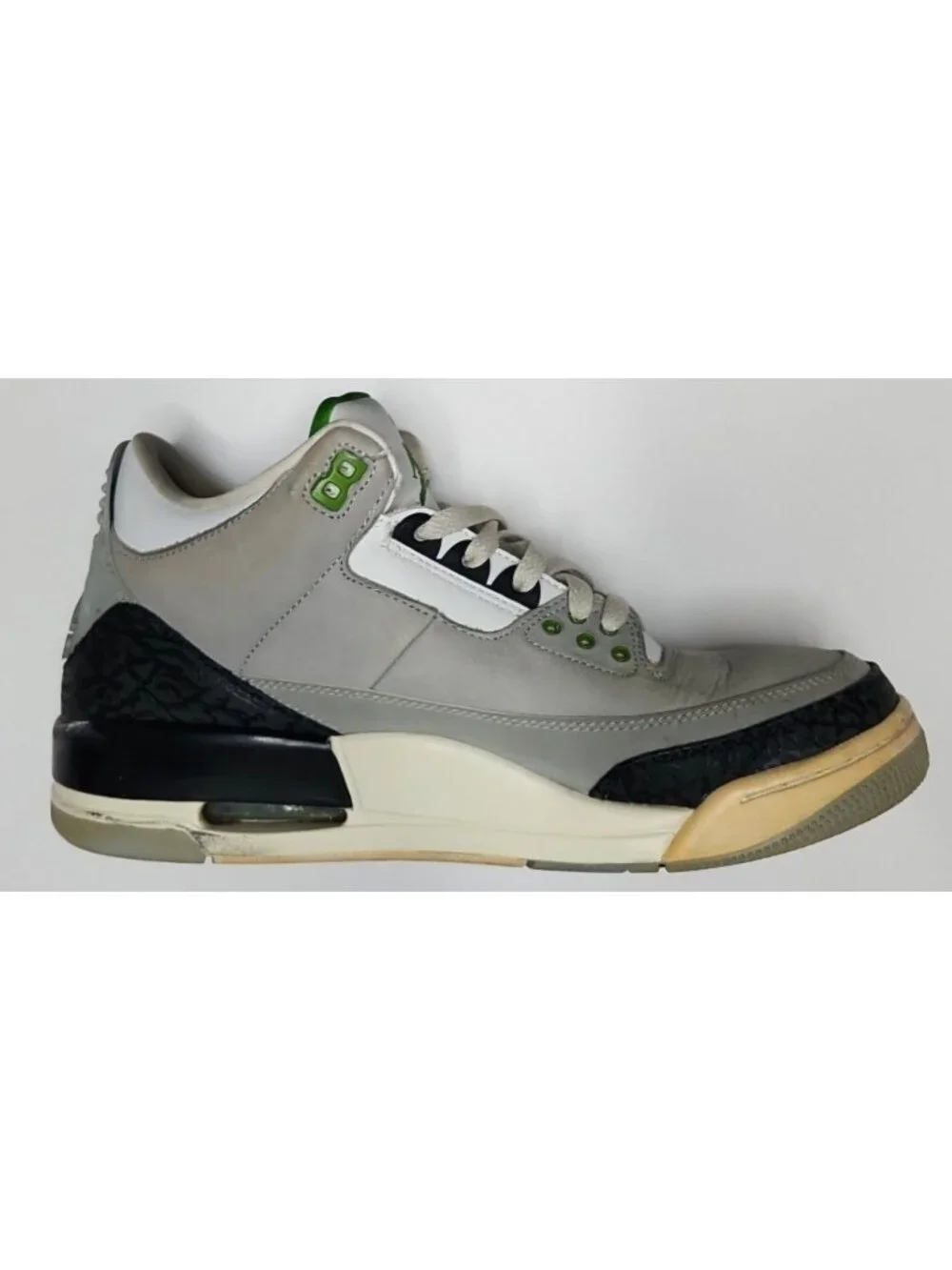 Pre-owned Jordan Jordan 3 Retro 'Chlorophyll' Sneakers 136064-006